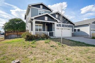 Building Photo - Bright & Spacious 3-Bedroom Home on a Corn...