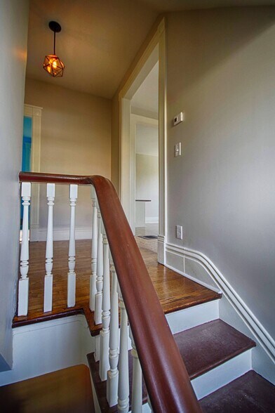 Building Photo - 2038 Bonnycastle Ave