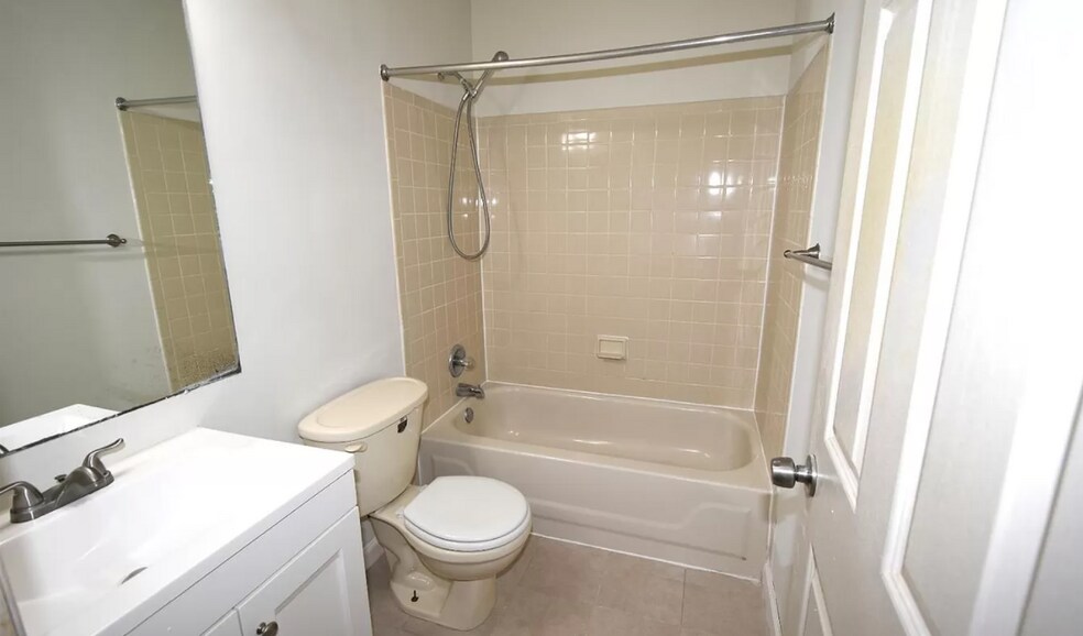 Building Photo - 57 Tanglewood Ct