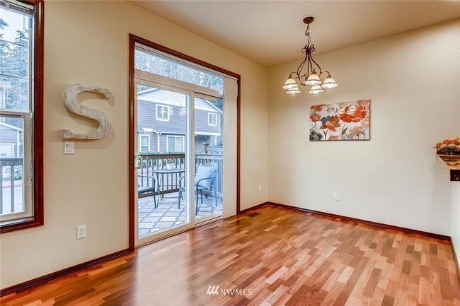 Building Photo - Large 3 Bedroom Townhouse - Bothell!