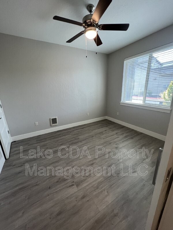 Building Photo - 3343 N Rosalia Rd