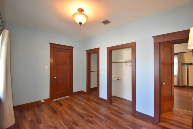Building Photo - Beautiful Unique Home in Downtown Lebanon!