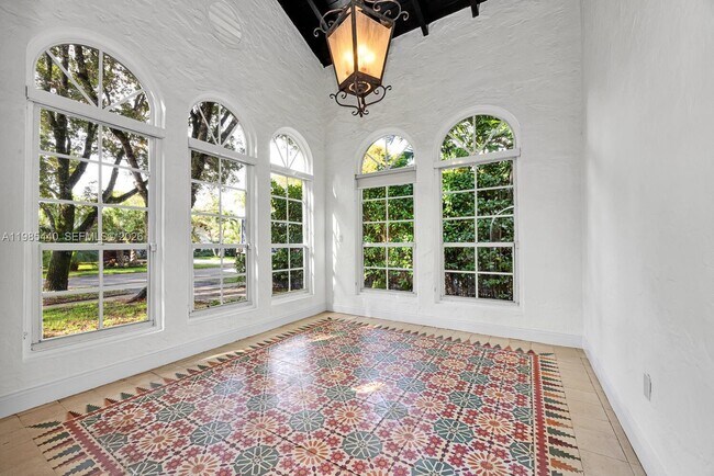 Building Photo - 517 Minorca Ave