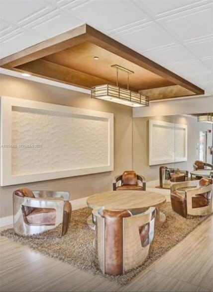 Building Photo - 3625 N Country Club Dr