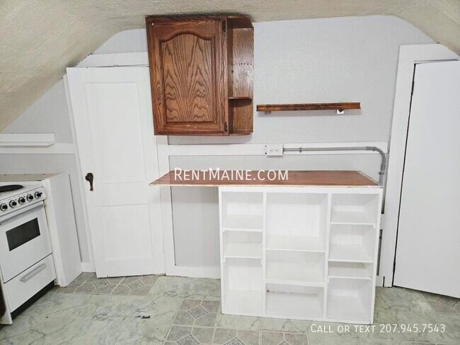 Building Photo - 67 Cedar St