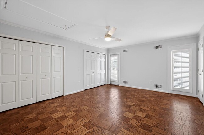 Building Photo - Old Town Alexandria Home | April Incentives Available