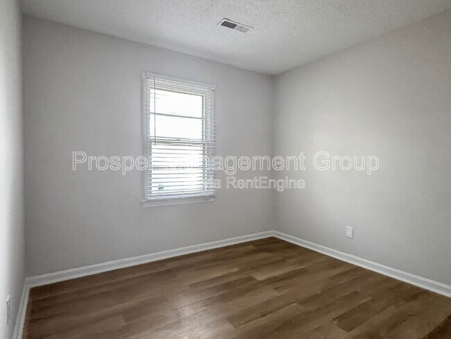 Building Photo - 17 Stratton Dr