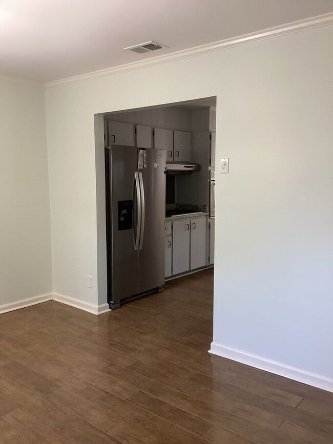 Building Photo - Three bedroom, Two Bathroom Single Family Home for Rent in Wilmington Park!