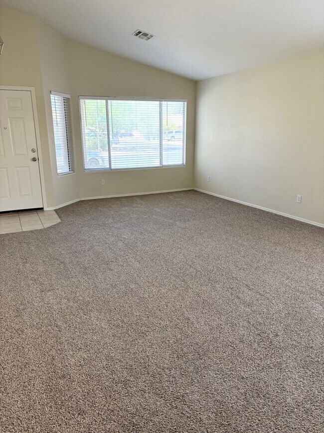 Building Photo - **COZY 3 BEDROOM/2 BTHROOM/2 CAR GARAGE HO...
