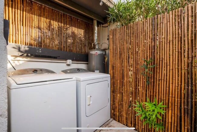 Building Photo - 1802 E Cypress St