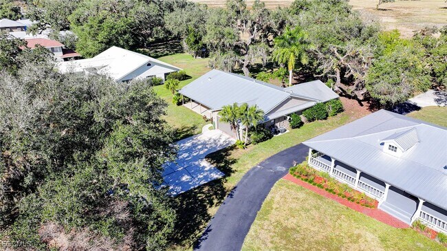 Building Photo - 1250 Riverbend Dr