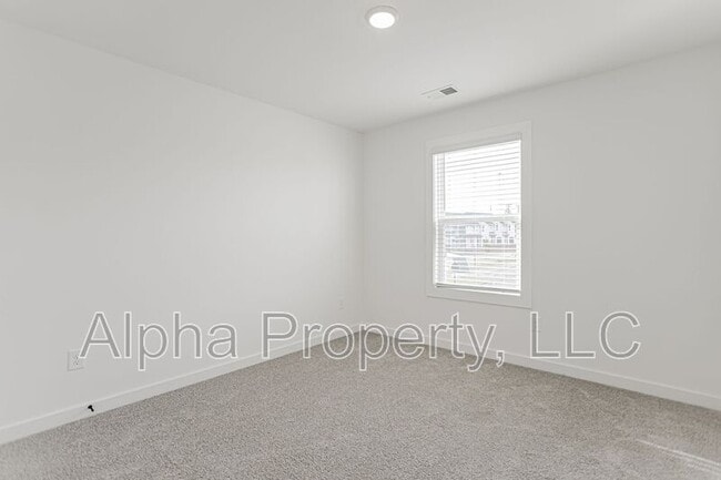 Building Photo - 1218 Westgate Vlg Dr