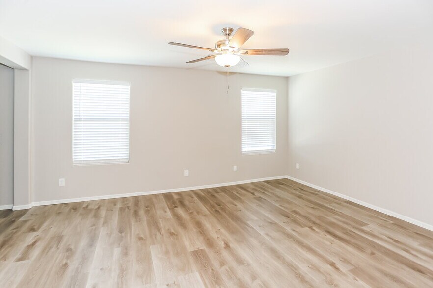 Building Photo - 12116 W Range Mule Dr