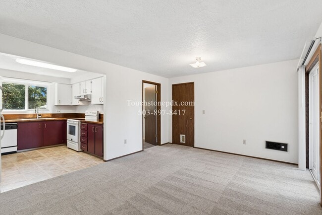 Building Photo - 1440 Columbia Ave