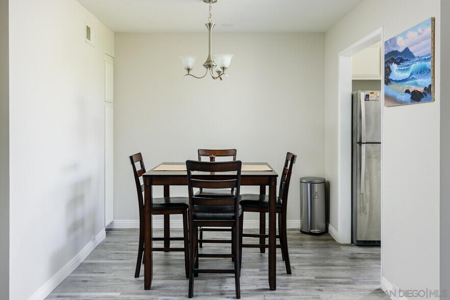 Building Photo - 5125 Fontaine St