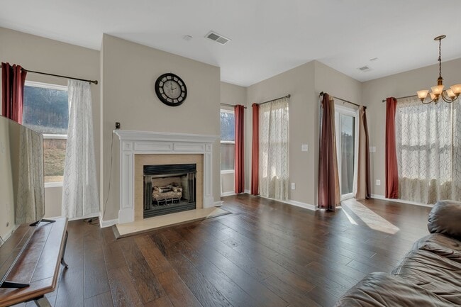 Building Photo - 6224 Suzy Dr