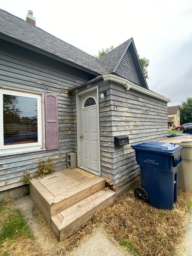 Building Photo - 15/17 6th St NE