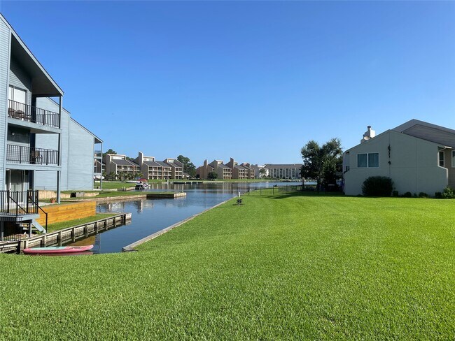 Building Photo - 12315 Glenview Dr