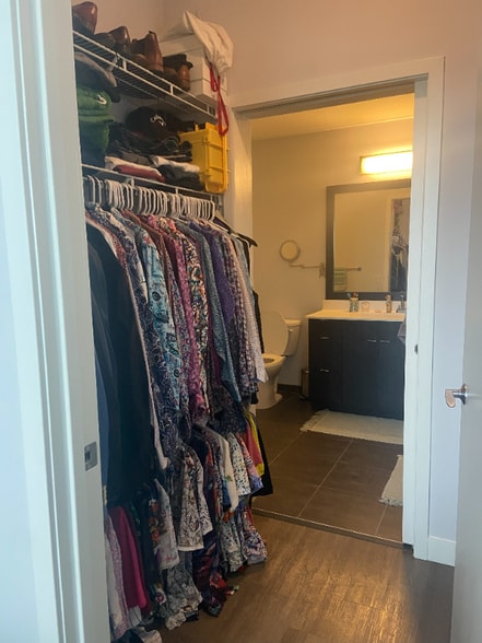 Building Photo - 1000 S Clark St