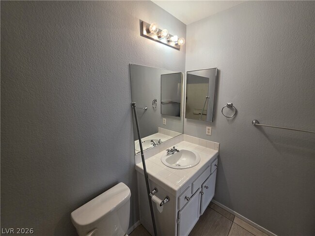 Building Photo - 5843 Berry Hill Ln