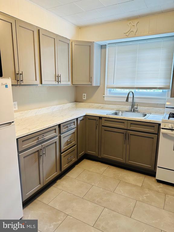 Building Photo - 3201 Wisteria Ave