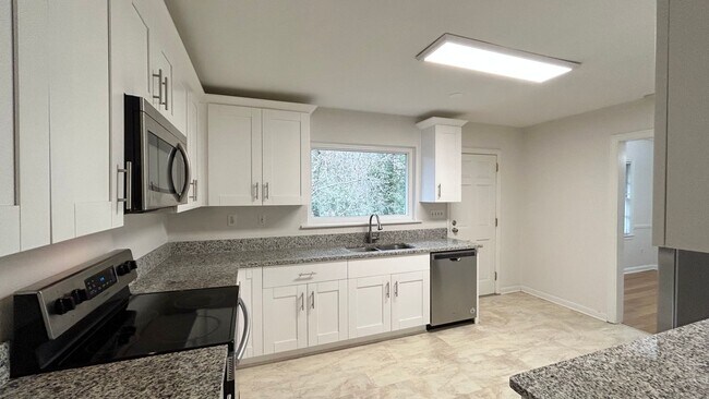 Building Photo - 1476 Lively Ridge Rd NE