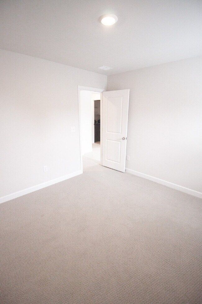 Building Photo - Fully Fenced 5bd SFH in Carolina Forest