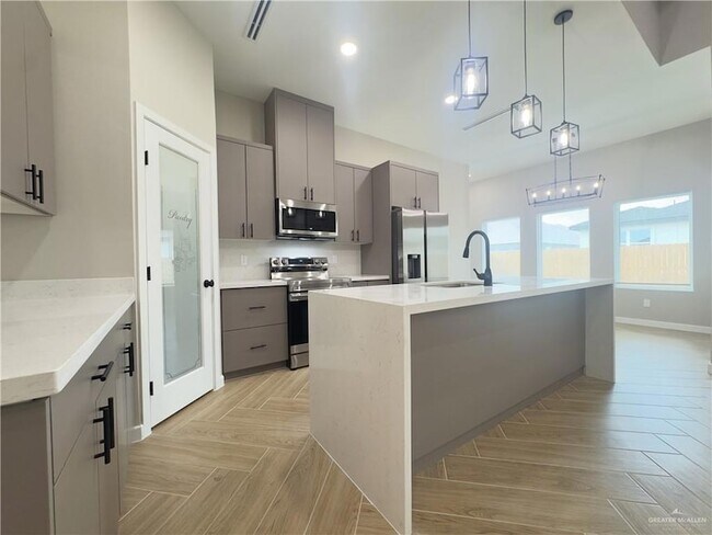 Building Photo - 907 Durango Dr