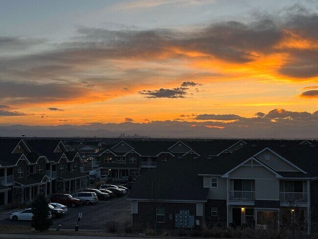 Building Photo - 1 bed 1 bath w/ Beautiful Mountain views!