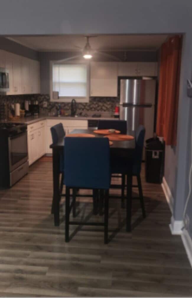 Building Photo - 318 Minocqua St