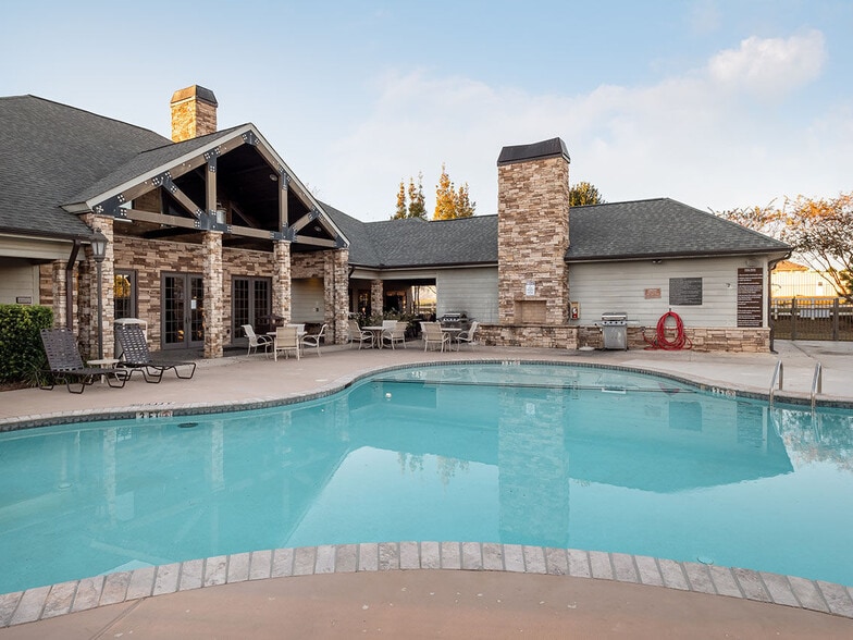 Building Photo - Houston Lake Apartments