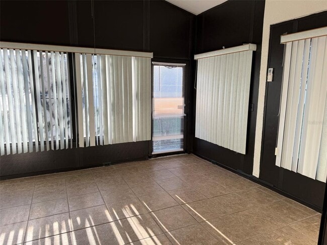 Building Photo - 5722 Parkview Lake Dr