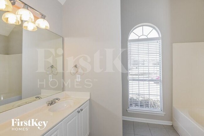 Building Photo - 261 St John Dr