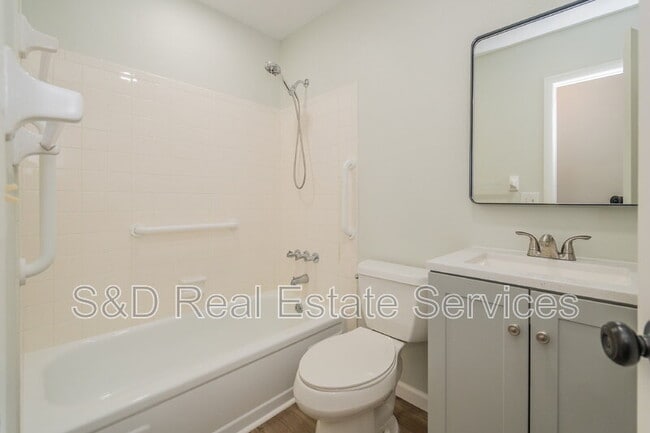 Building Photo - 304 La Serena St