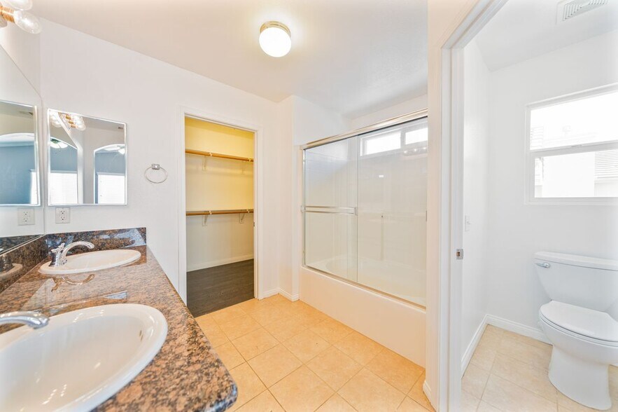 Building Photo - 3072 Parkway Cir