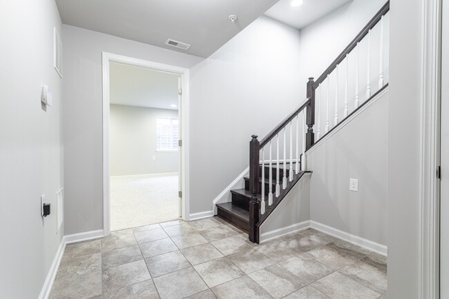 Building Photo - 6913 Country Club Terrace