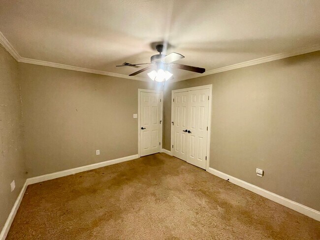 Building Photo - 204 Bay Park Dr
