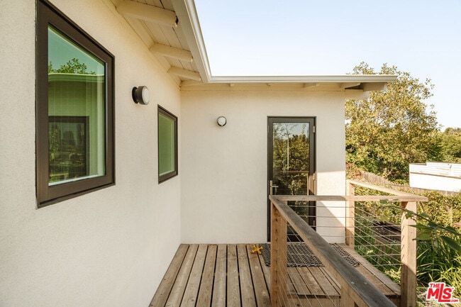 Building Photo - 1097 W Kensington Rd