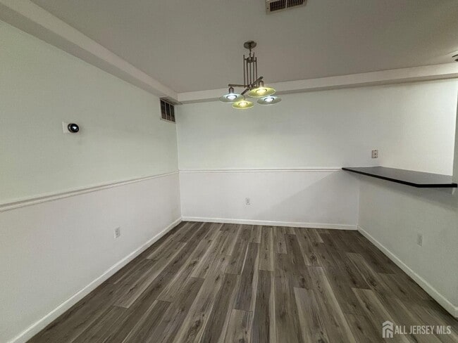 Building Photo - 116 Chariot Ct