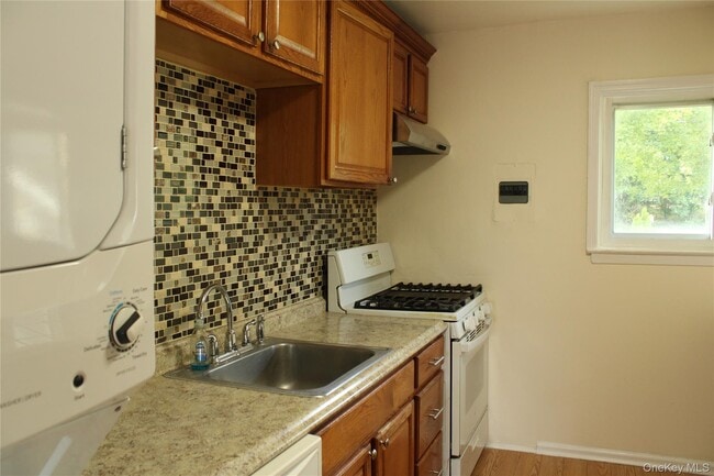 Building Photo - 1 Fishkill Glen Dr