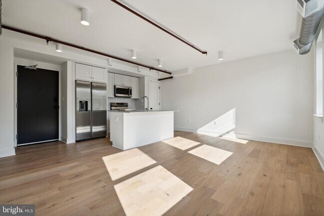 Building Photo - 901 King St