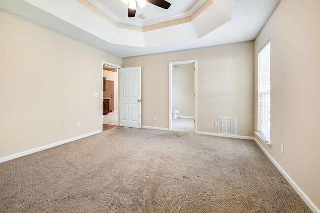 Building Photo - 868 Young Way