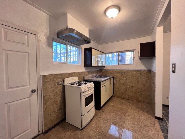 Building Photo - 3117 Cypress Ave