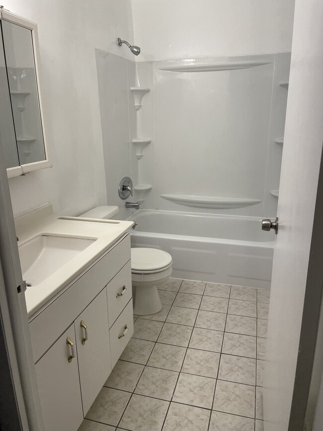 Building Photo - 706 Meadow Woods Ln