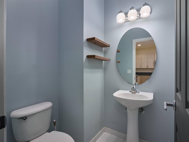 Building Photo - 463 School House Rd