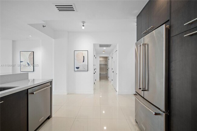 Building Photo - 19234 Fisher Island Dr