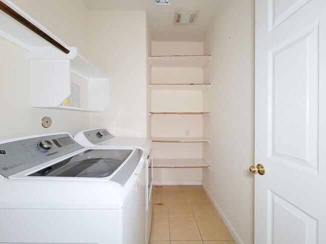 Building Photo - 13935 Charterhouse Way