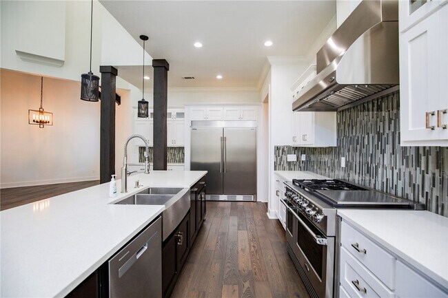 Building Photo - 3 S Castle Oaks Ct