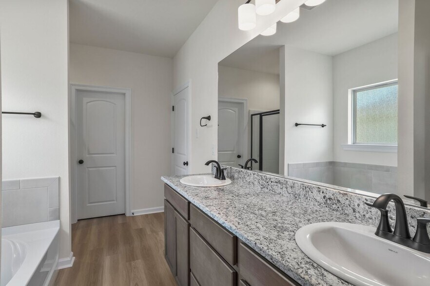 Building Photo - 13615 Ball Park Rd