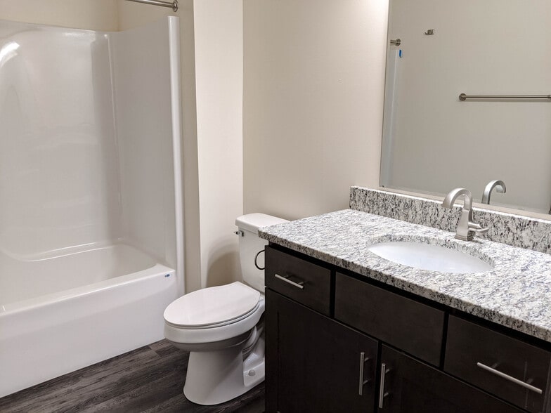 Building Photo - 612 Commercial Dr